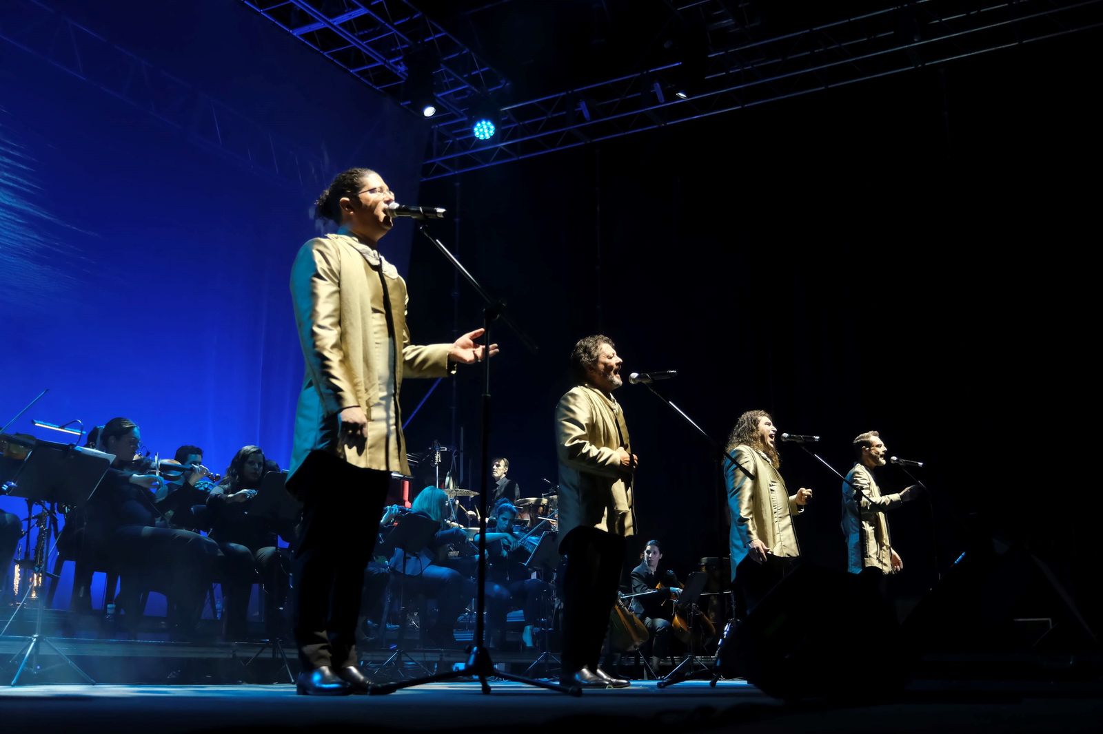 Los Cantores de Híspalis actúan en La Corredera, en imágenes
