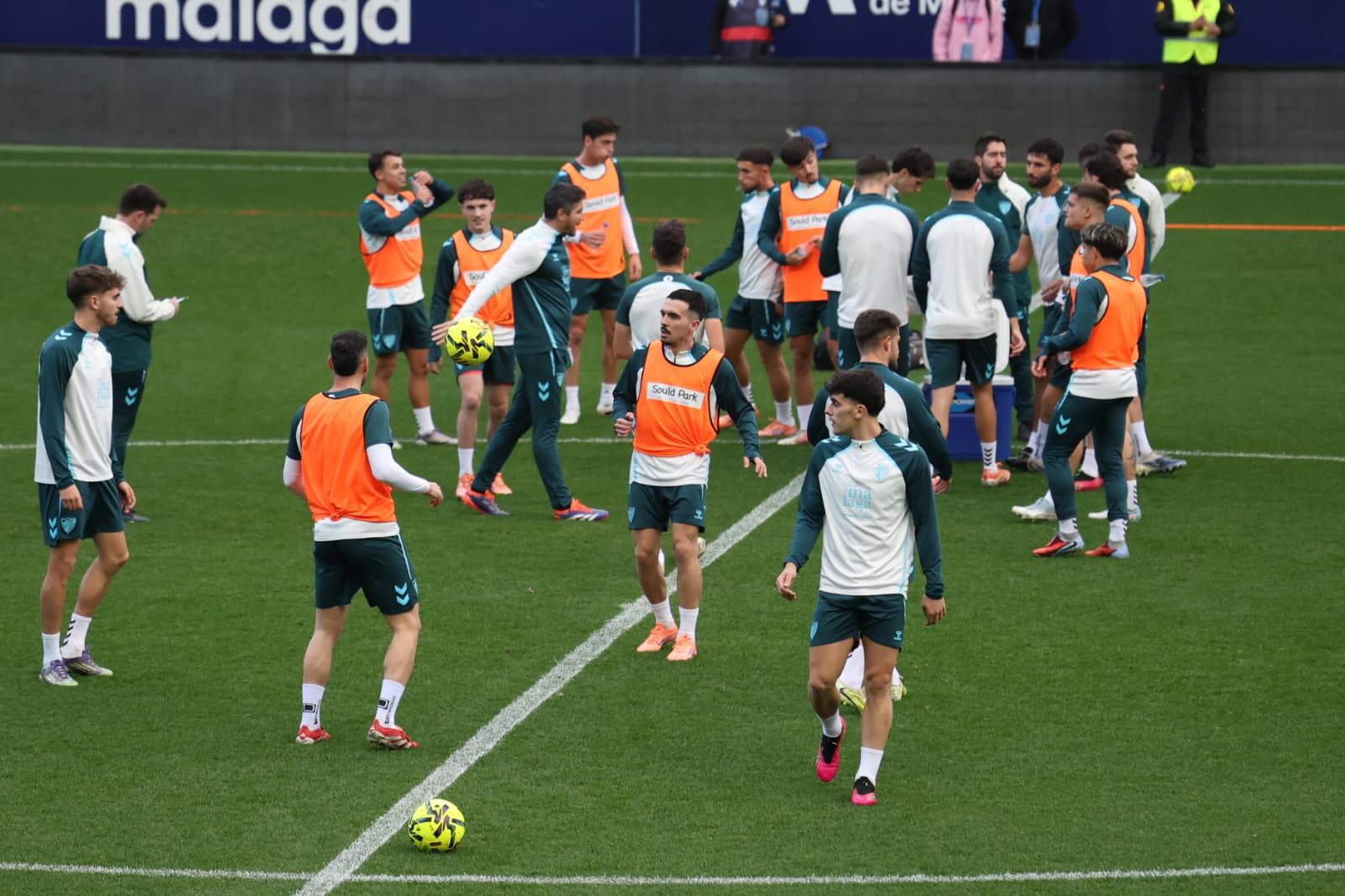Búscate en las fotos del entrenamiento del Málaga CF en La Rosaleda