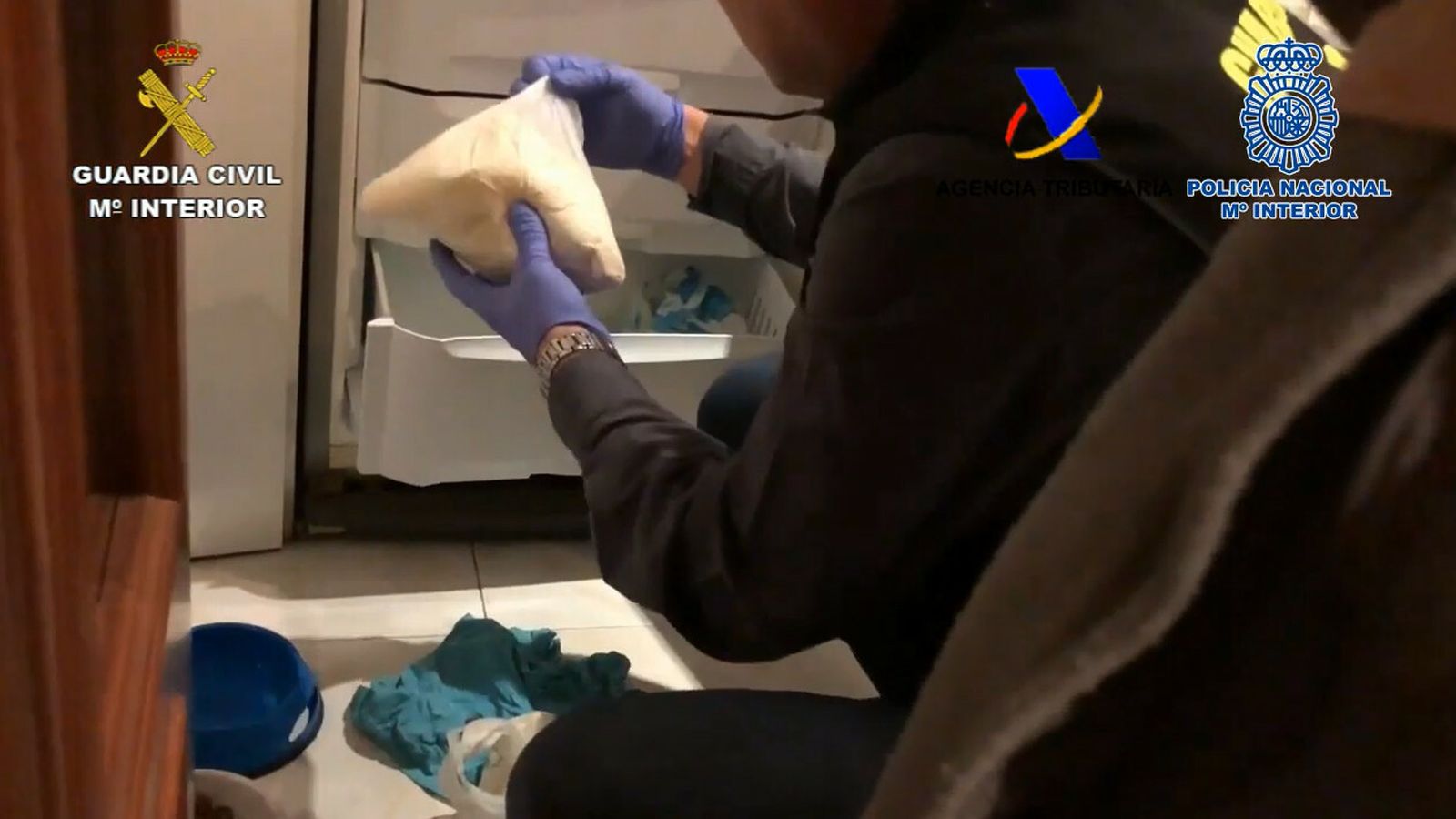 Parte de la droga incautada por los efectivos policiales.