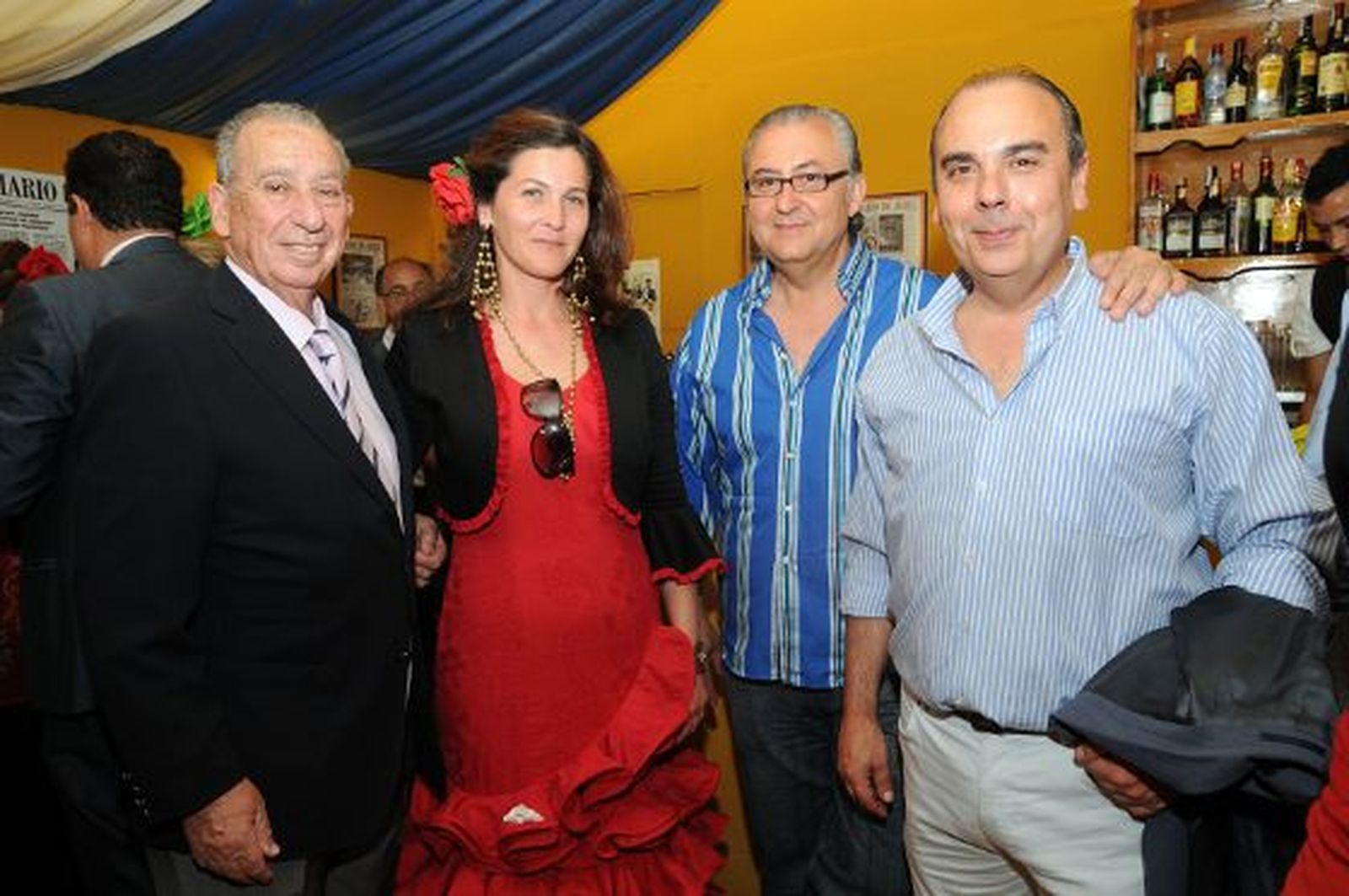 Carmelo Delfín, Carmen Cárdenas, Francisco Soto, delegado del Grupo Joly y el doctor Vicente Corral, director médico Zona Sur de El Puerto.

Foto: Manuel Mateo
