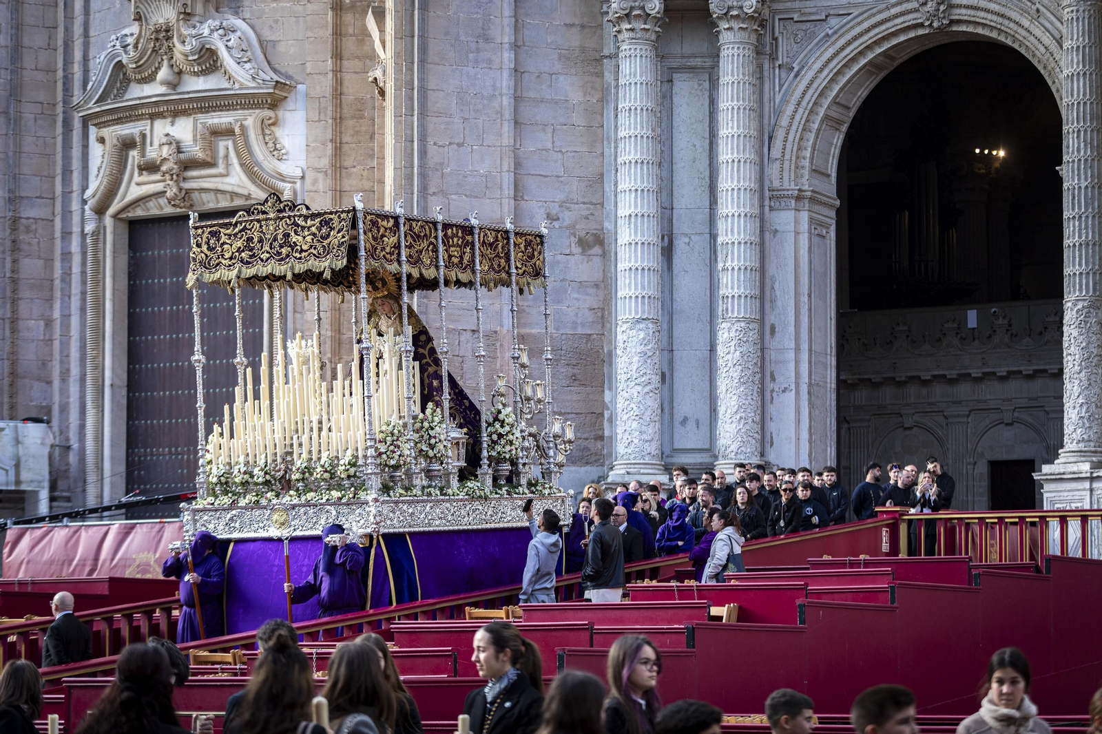 traslado columna semana santa cadiz 21.jpg
