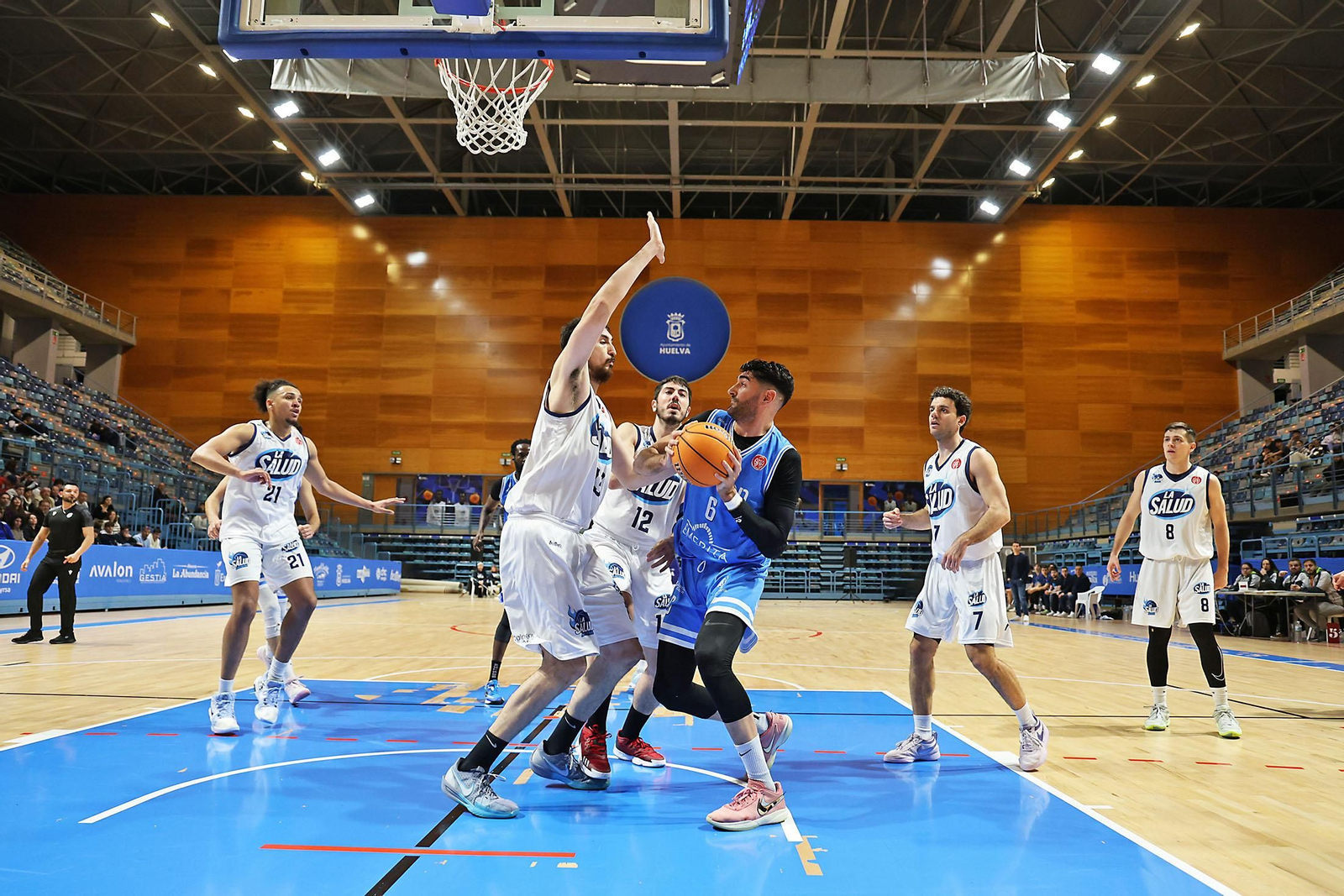 Imágenes del partido de baloncesto entre el Ciudad de Huelva y La Salud Archena
