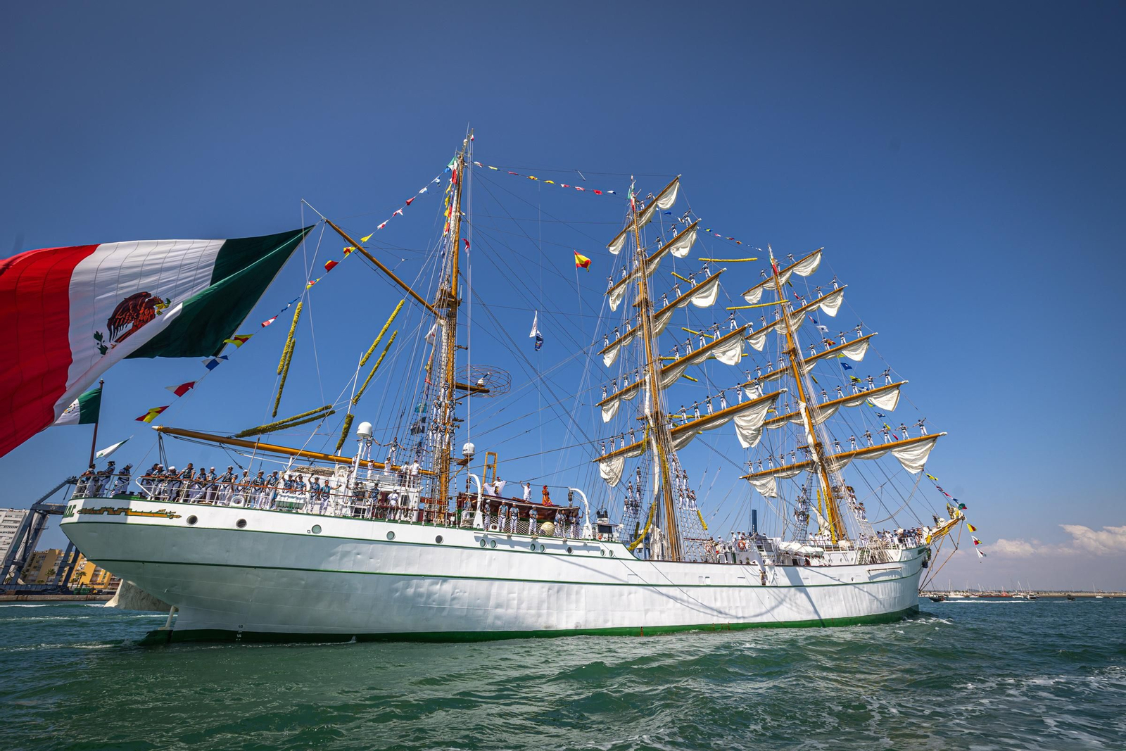 Imágenes de la parada naval desde el mar
