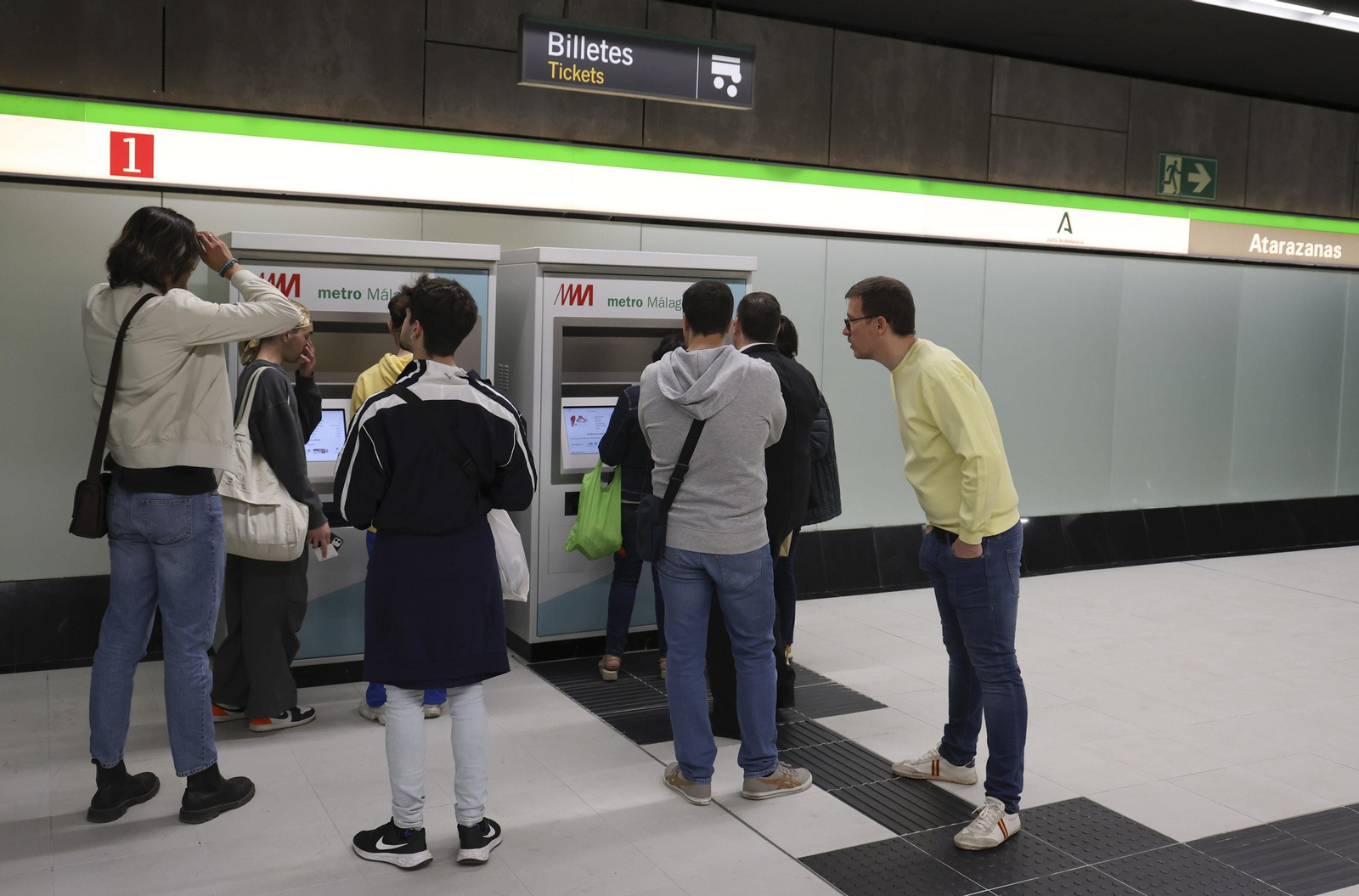 Los primeros trayectos en el Metro de Málaga desde Atarazanas y Guadalmedina, en fotos