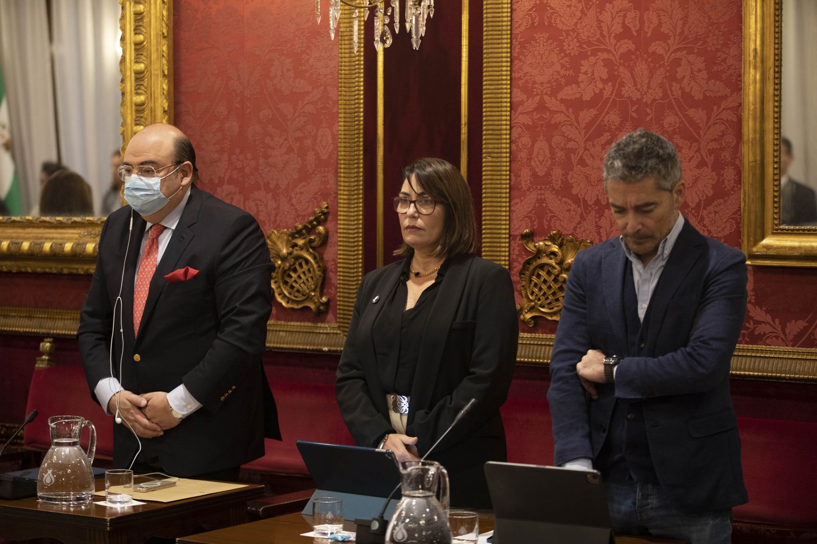 Sebastián Pérez, Lucía Garrido y Manuel Olivares, en el pleno de noviembre.