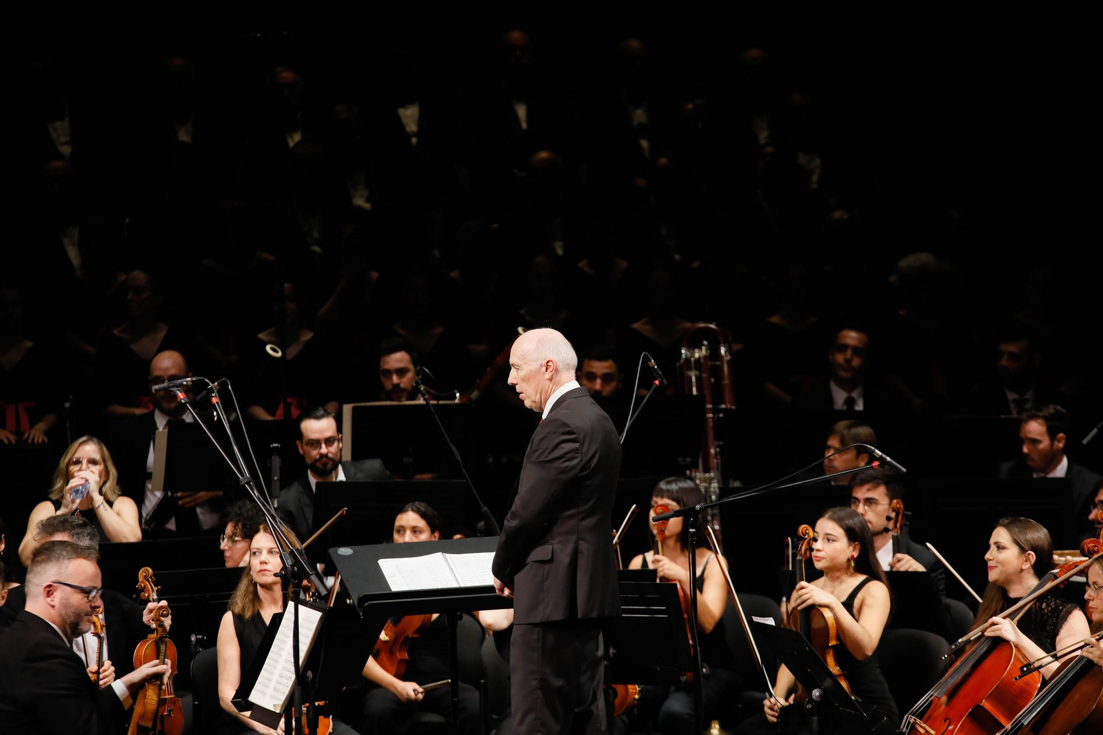 Imágenes de la novena Beethoven interpretado por la OCAL y Orfeón para Cajamar