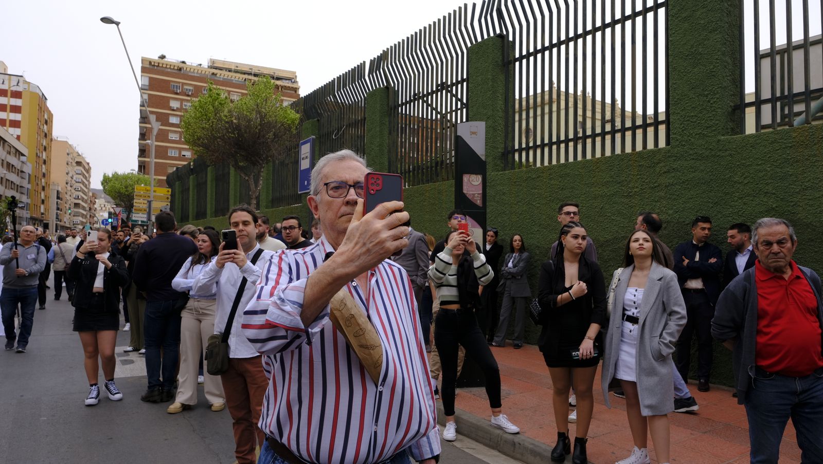 La Borriquita procesiona por las calles de Almería, en imágenes