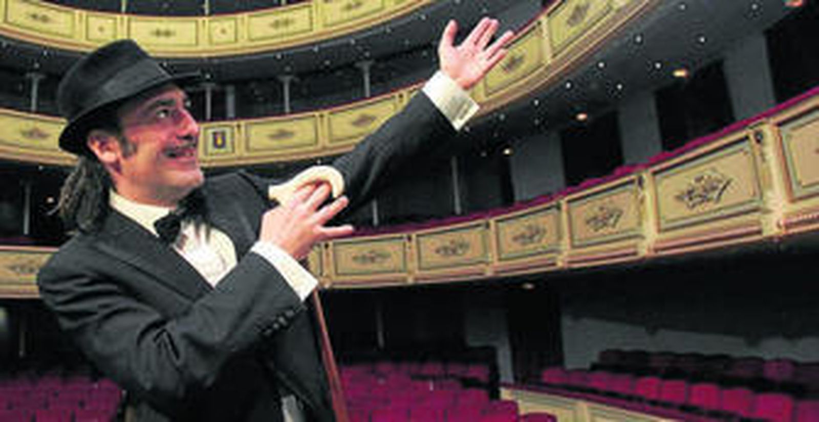 Antonio de la Cuesta, Tonino Carotone, actúa el sábado en La Caja Negra, donde repasará temas de toda su carrera.