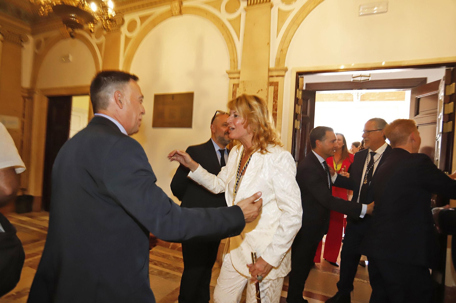 Imágenes de la toma de posesión de Pilar Miranda como alcaldesa de Huelva