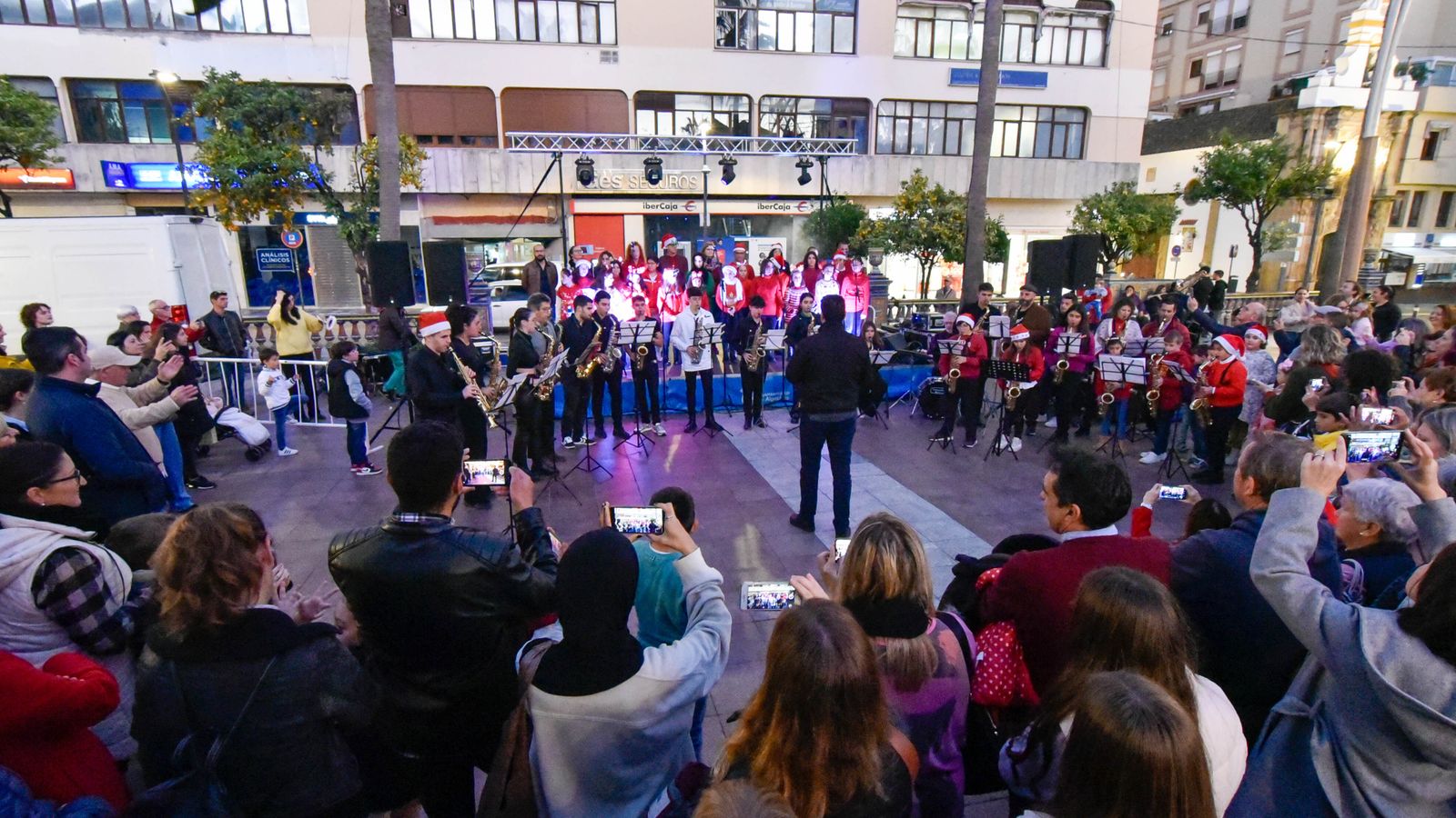 Concierto de Navidad de los alumnos del Conservatorio Paco de Lucía en la Plaza Alta.