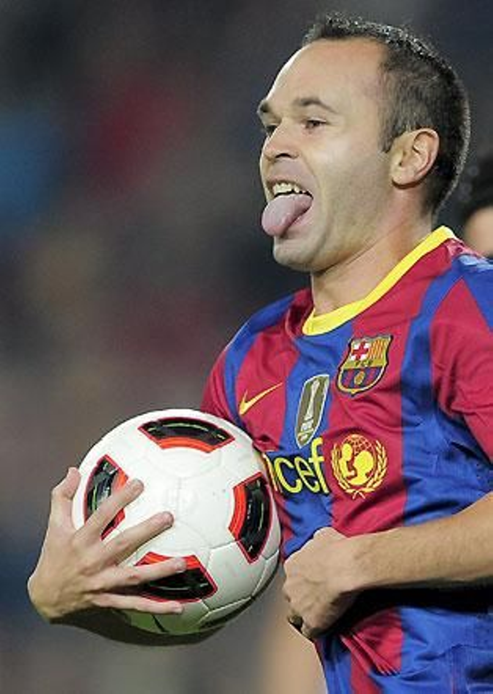 El Barcelona despierta ante el Valencia y se suma a la puja por la cima (2-1)