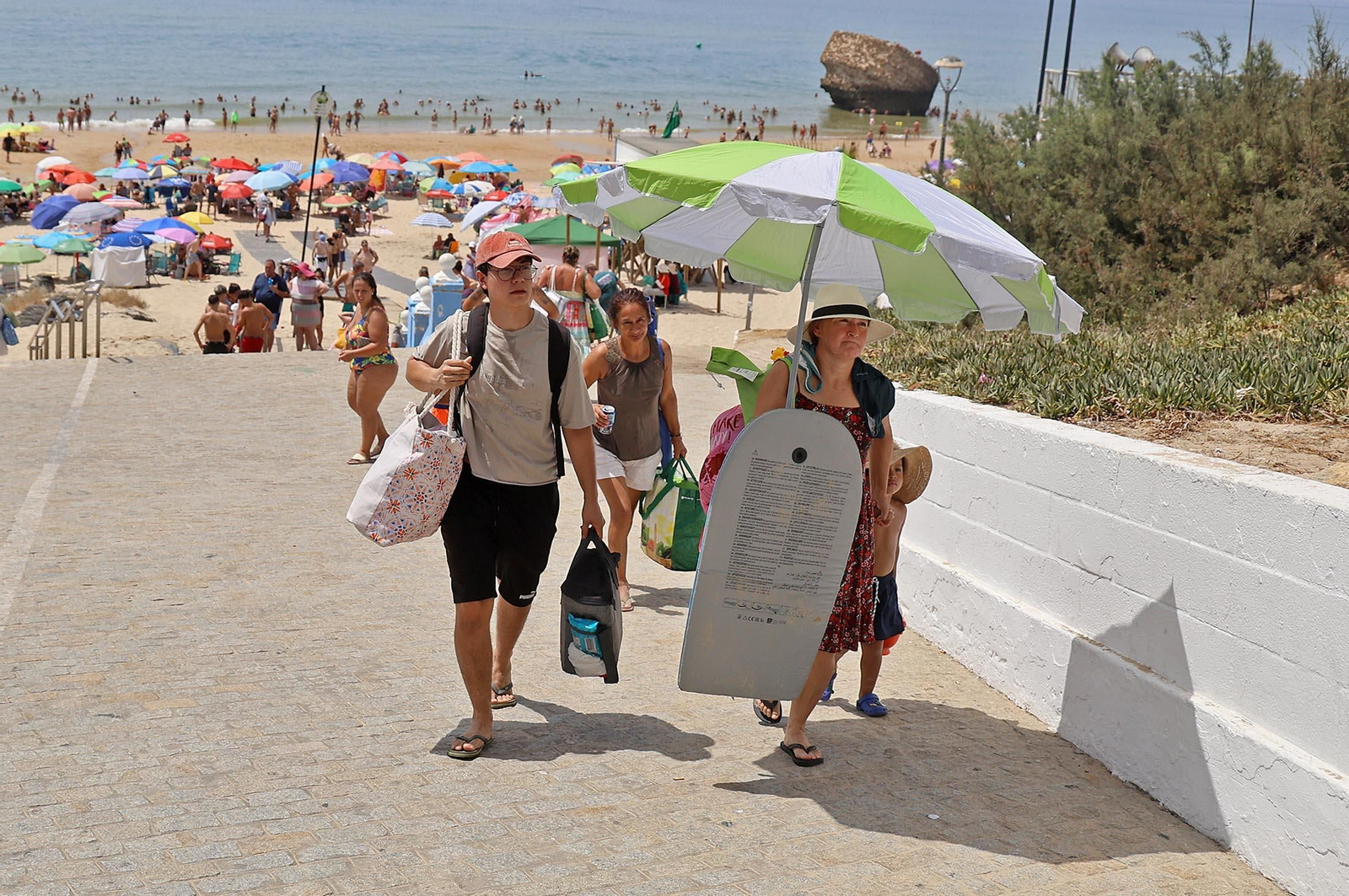 Imágenes del caluroso día en la playa de Matalascañas