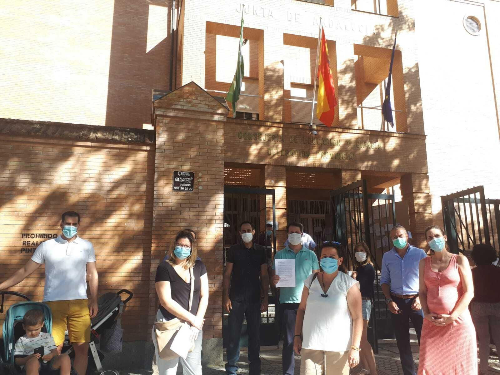 Los padres afectados tras presentar una reclamación en la Delegación territorial de Educación.