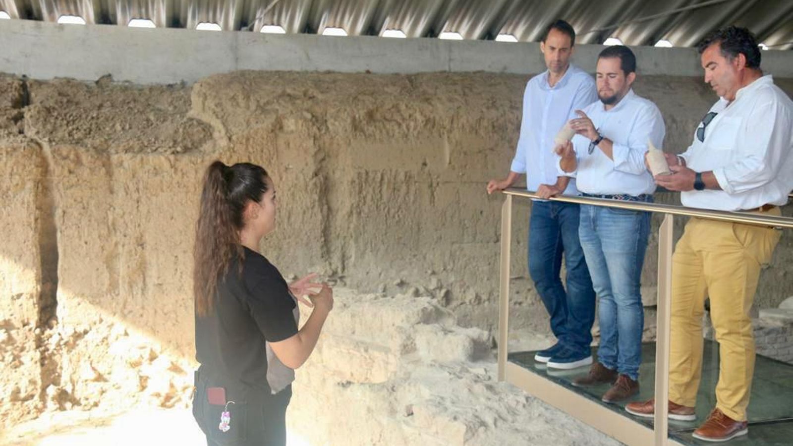El diputado de Obras Públicas y Vivienda, José Ramón Jiménez, en su visita al yacimiento de la Villa Romana de Salar
