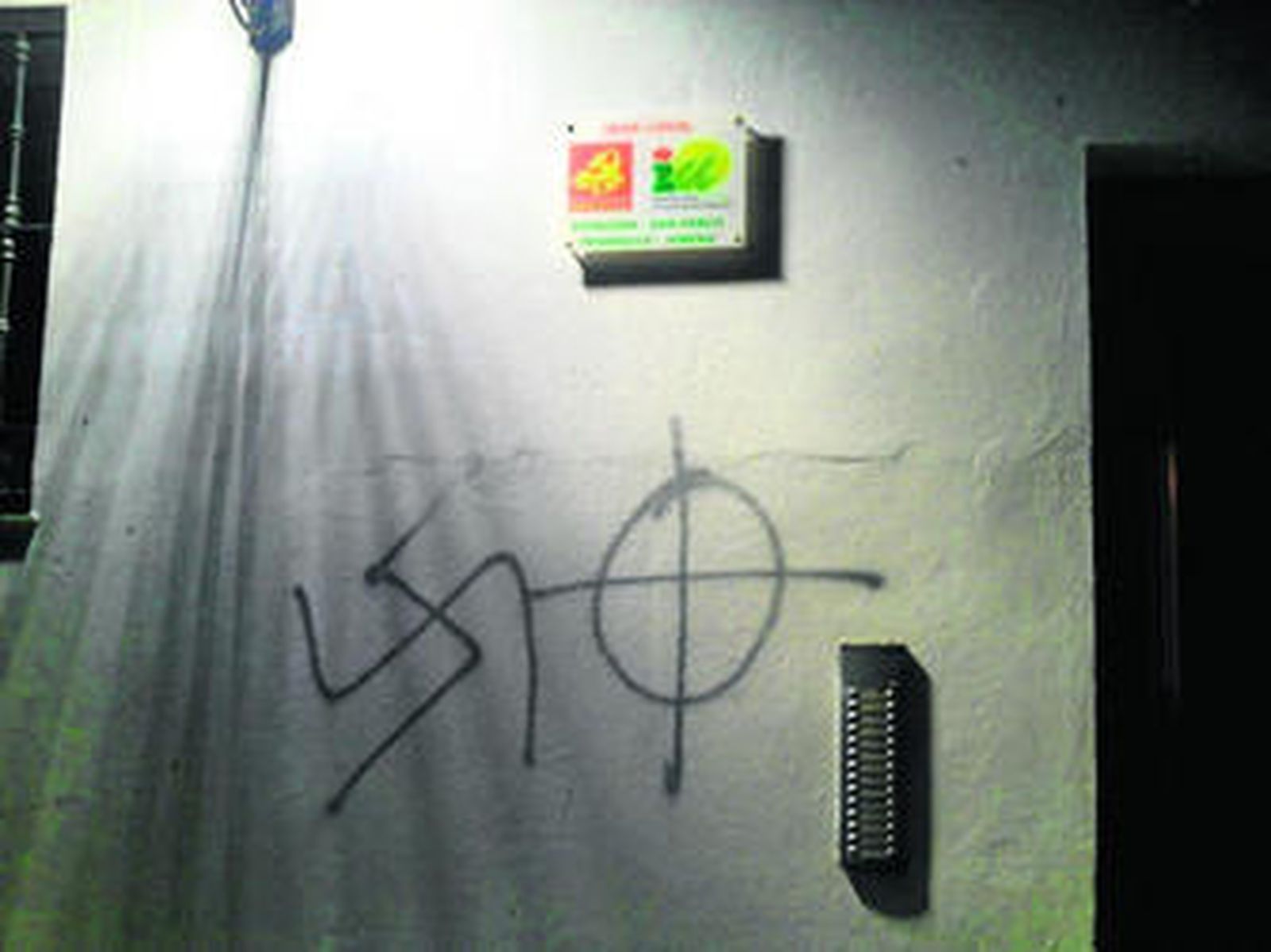 La pintada que ha aparecido en la sede de IU en Jimena.