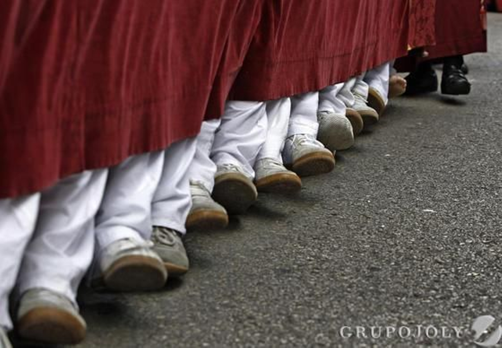 La Oración en el Huerto sale pero se ve obligada a volver a su templo a causa de la lluvia.

Foto: Julio Gonzalez