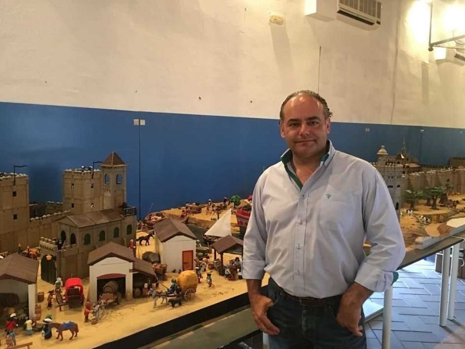 El creador de la maqueta, Chesco Fernández.