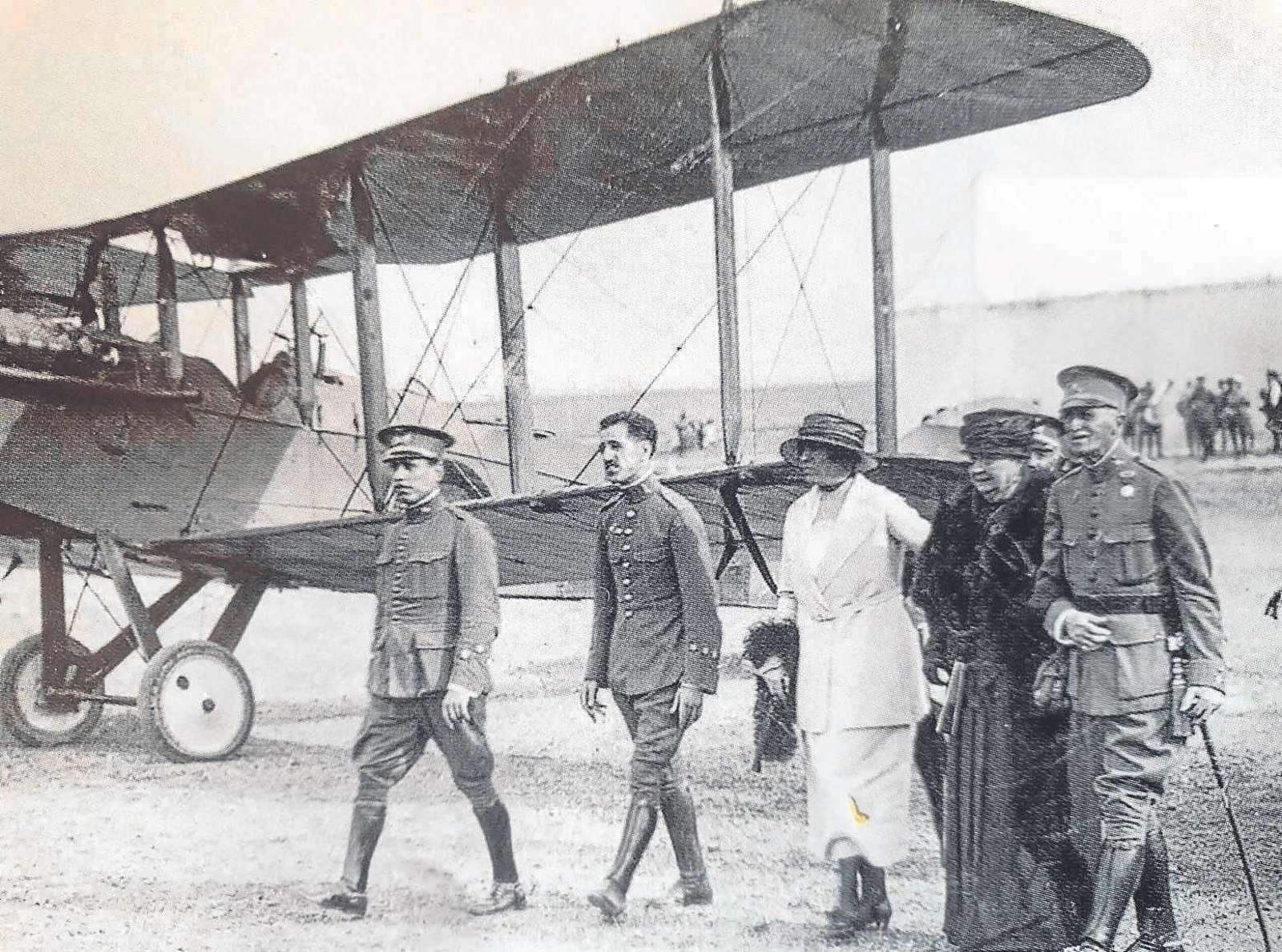 El general Echagüe en la inauguración del aeródromo.