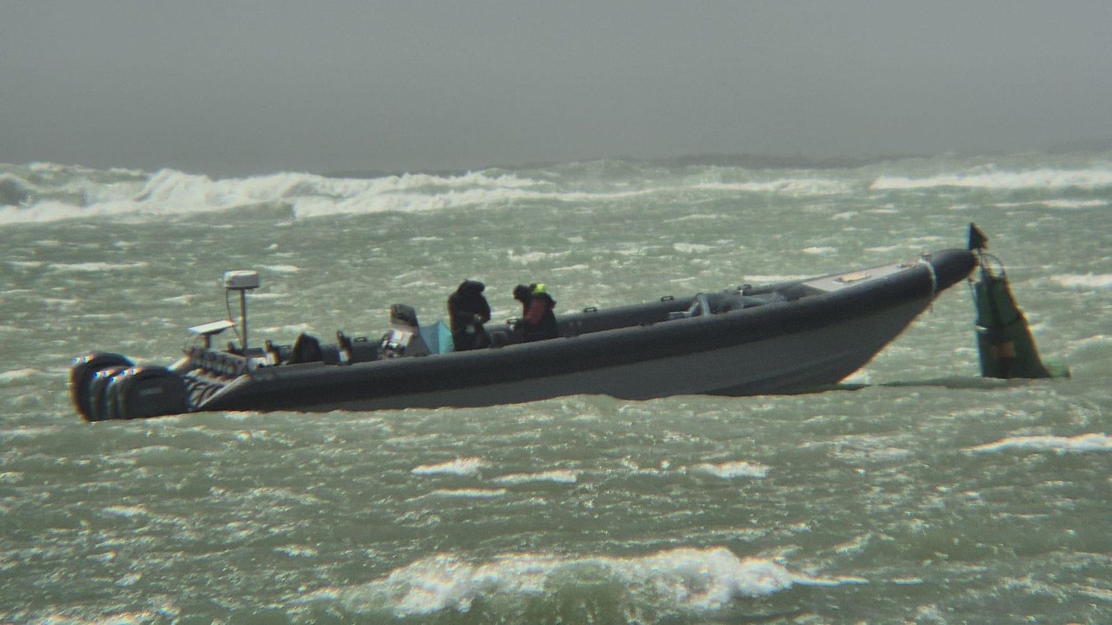 Una narcolancha este viernes frente al temporal.