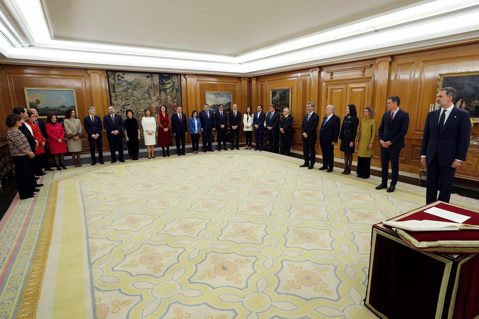 Los ministros prometen sus cargos