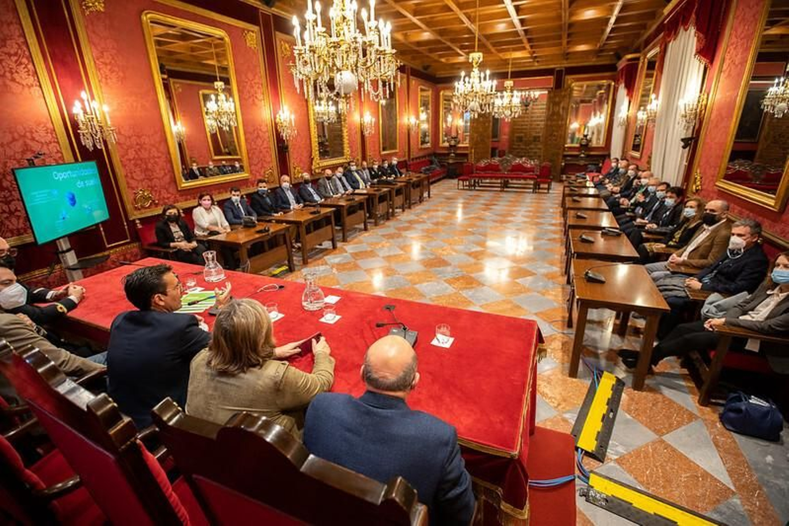 Reunión del alcalde de Granda con las empresas líderes del país en Defensa e Inteligencia Artificial.