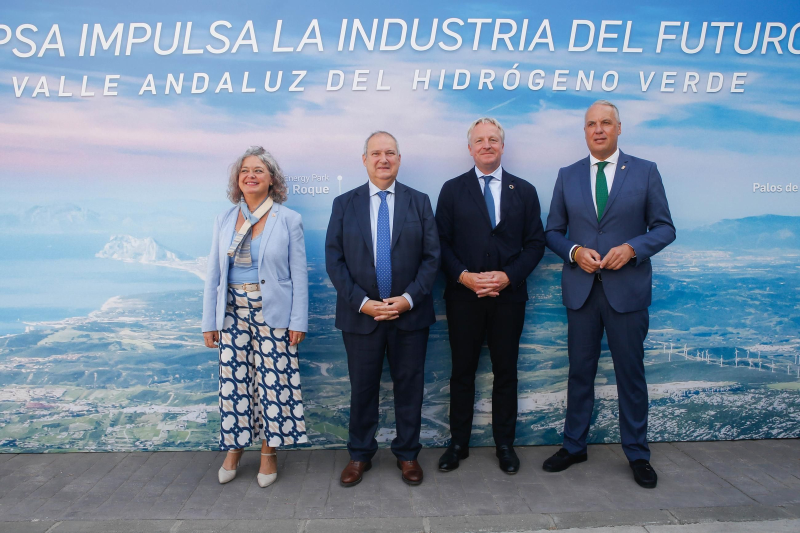 Visita del ministro de Industria al parque de Cepsa en San Roque para conocer sus proyectos de hidrógeno verde Visita del ministro de Industria al parque de Cepsa en San Roque para conocer sus proyectos de hidrógeno verde