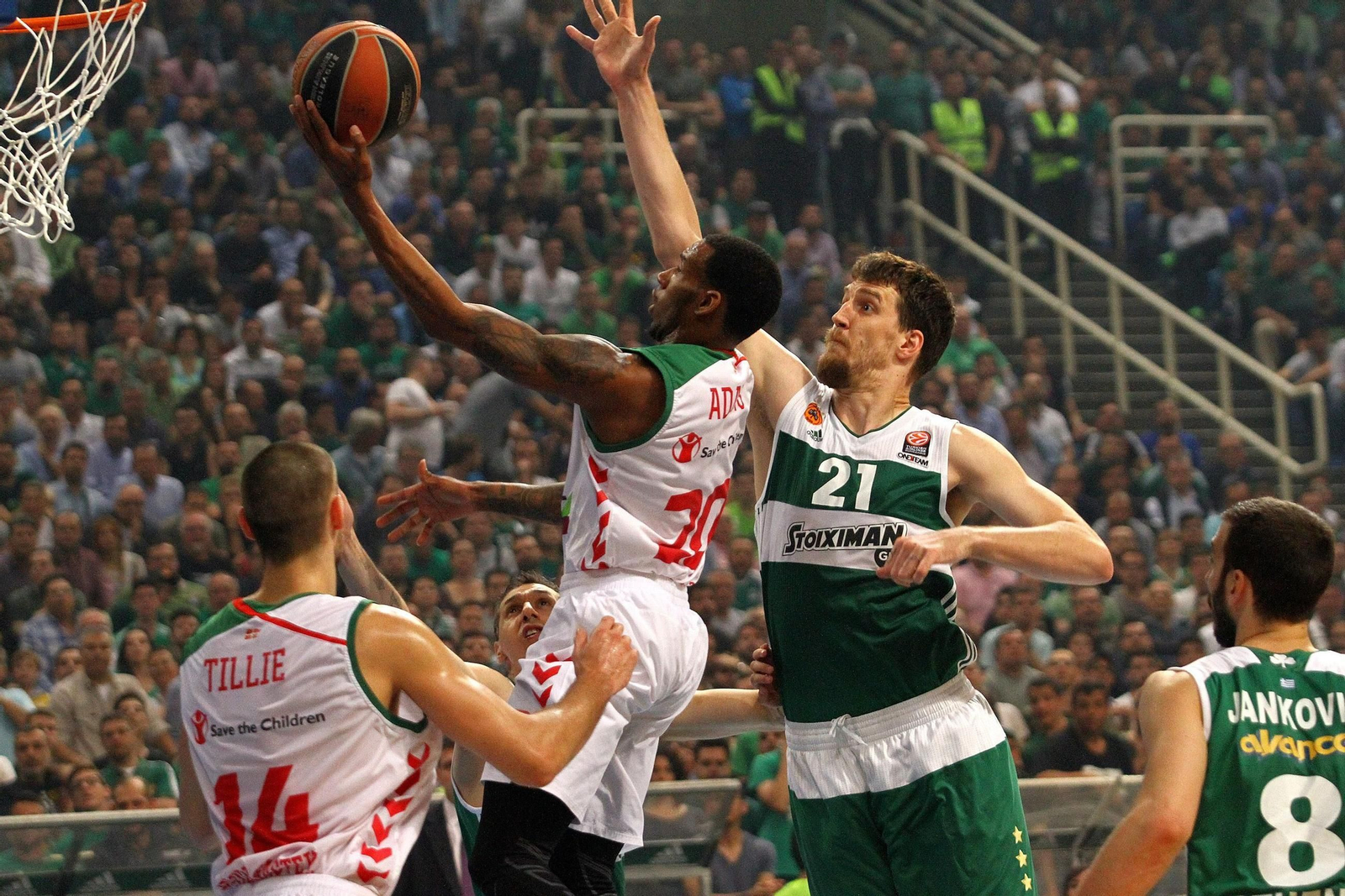 La carrera de Ognjen Kuzmic, en fotos