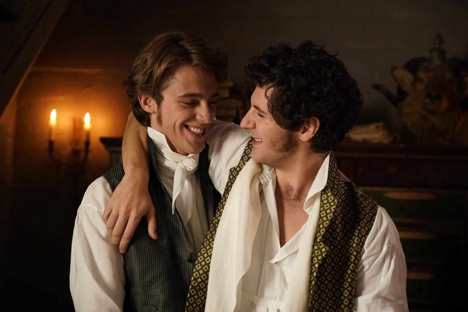 Benjamin Voisin y Vincent Lacoste, en una imagen de ‘Las ilusiones perdidas’, adaptación de la obra de Balzac.