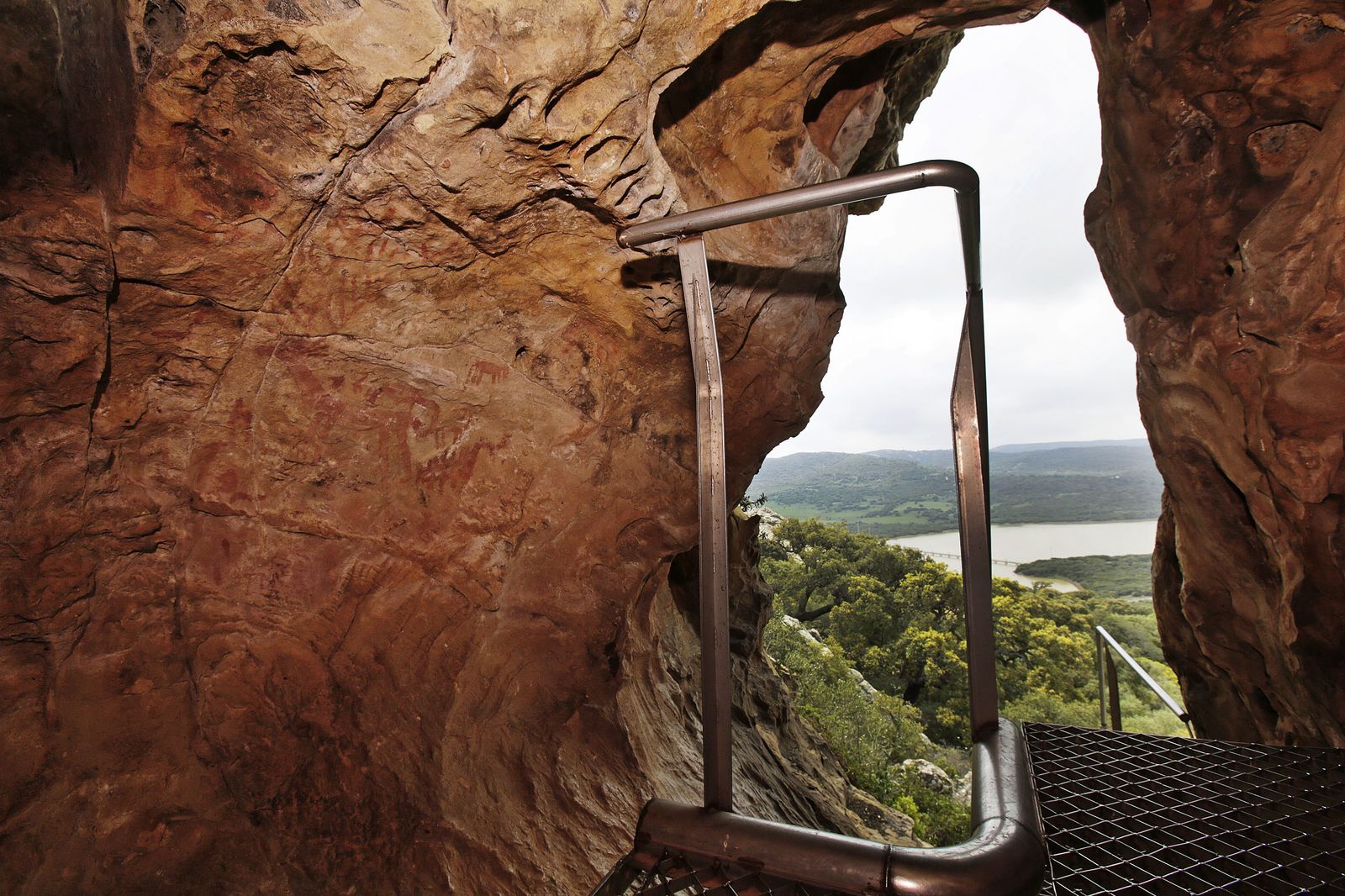 Cueva del Tajo de las Figuras, en Benalup.