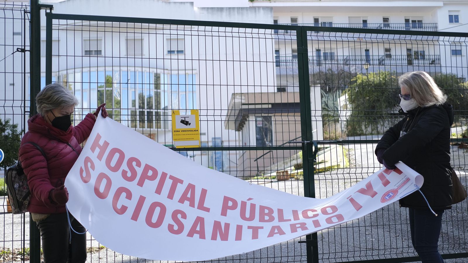 Concentración a las puertas del antiguo hospital de Ronda.