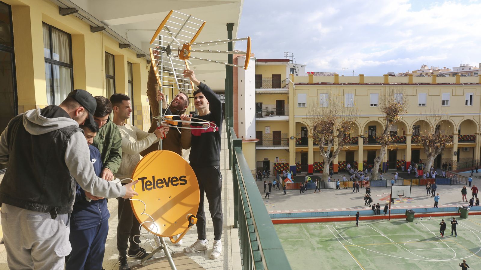Alumnos del ciclo Instalaciones Eléctricas y Automáticas.