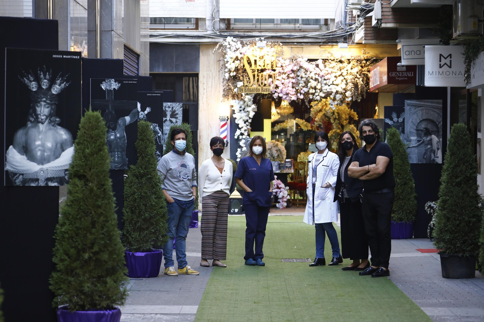 El comercio de Córdoba se engalana para la Pasión