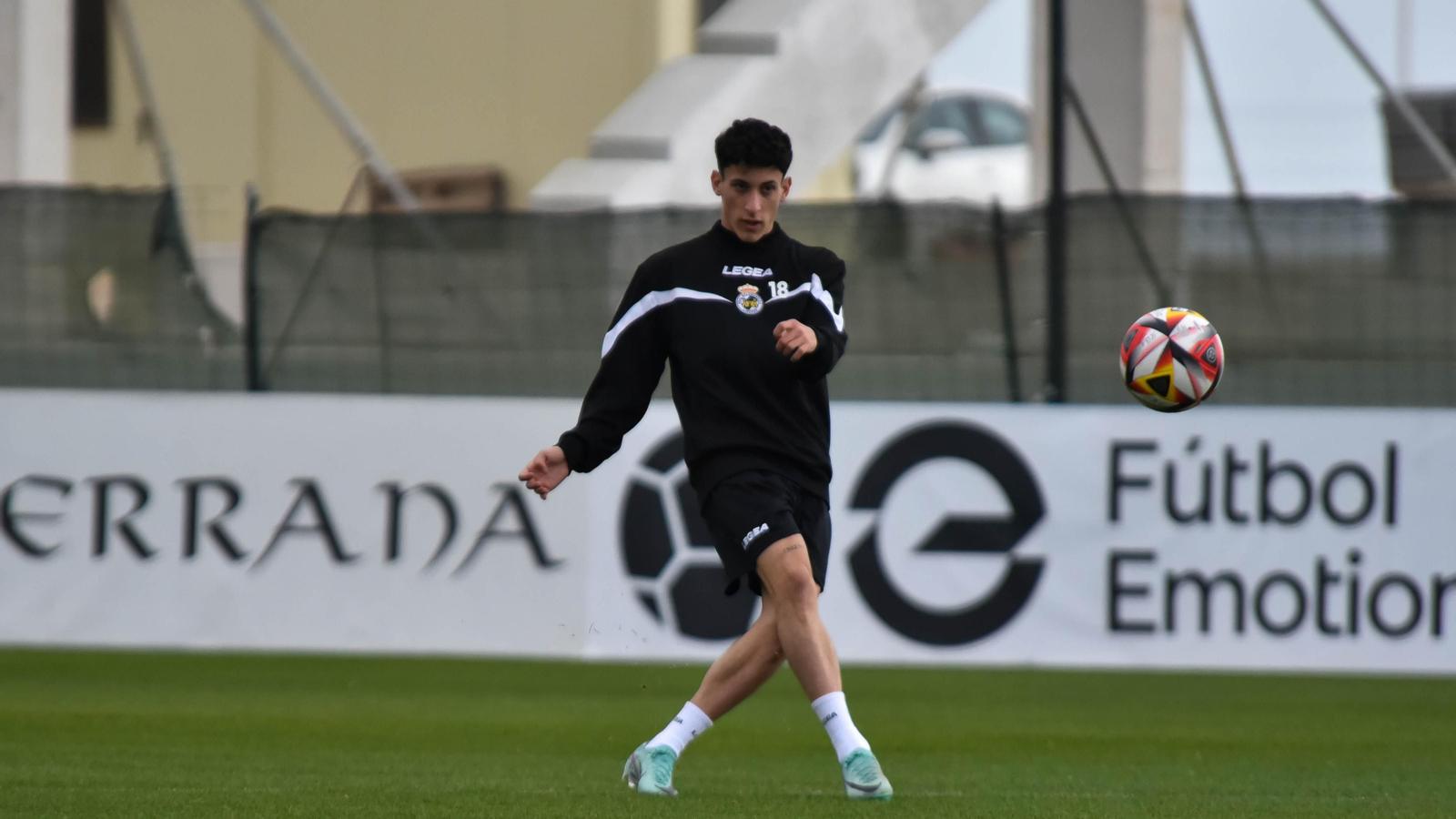 Las fotos del primer entrenamiento de Moi Parra con la Balona