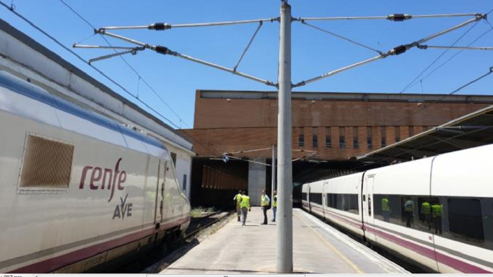 La vía N991 en su zona exterior con andén.