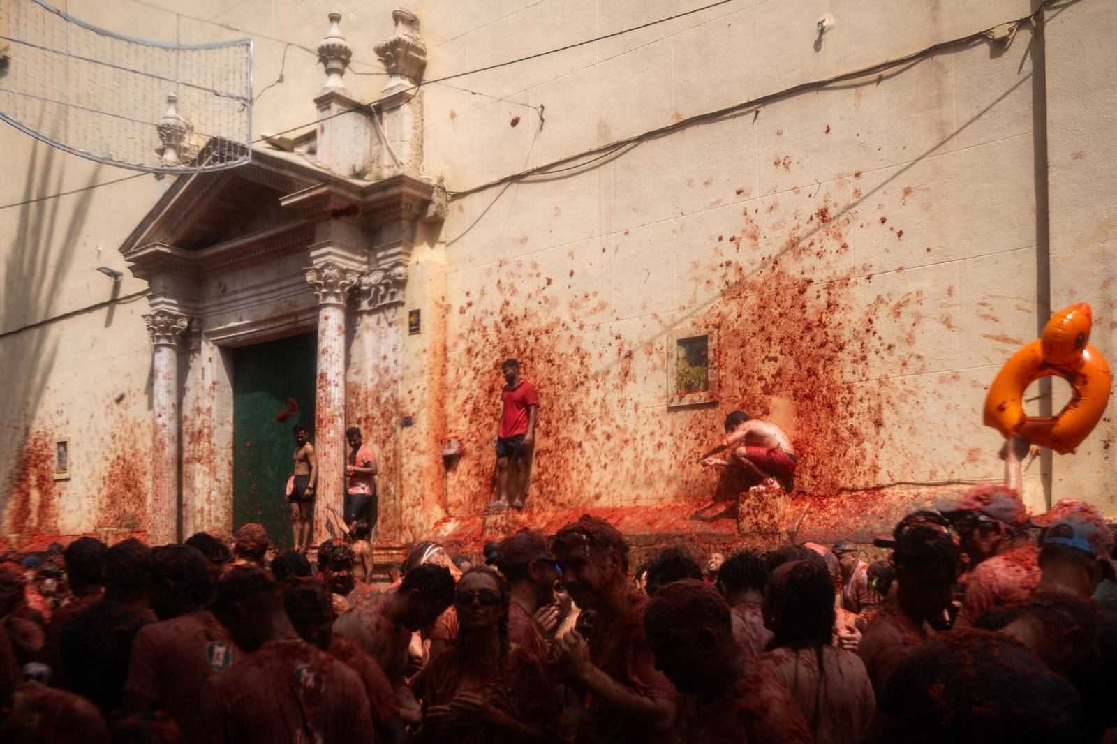 Las mejores fotos de la Tomatina de Buñuel 2025