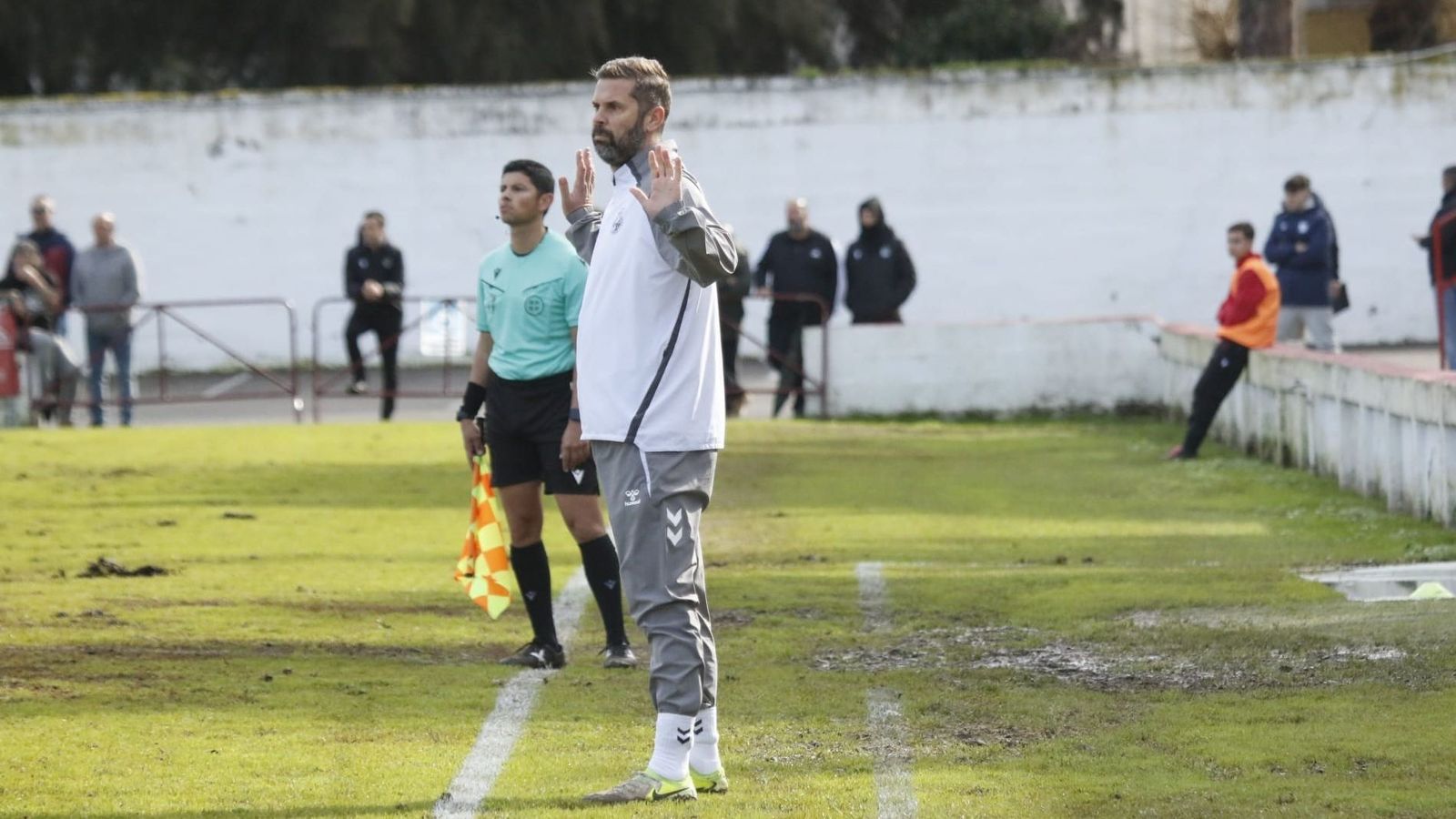 David Sánchez, entrenador de la Balona, este domingo en Chiclana