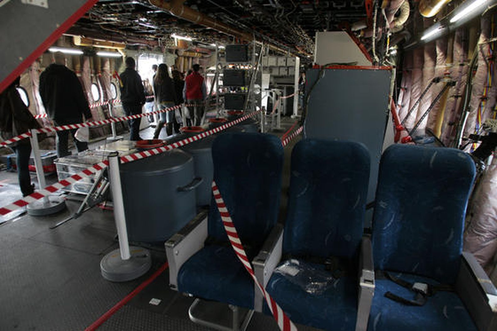 Airbus Military reunió en San Pablo y Tablada a 30.000 familiares y amigos de sus empleados en el denominado Día de la Familia, en el que visitaron las instalaciones de la empresa y diferentes aviones.

Foto: Juan Carlos Muñoz