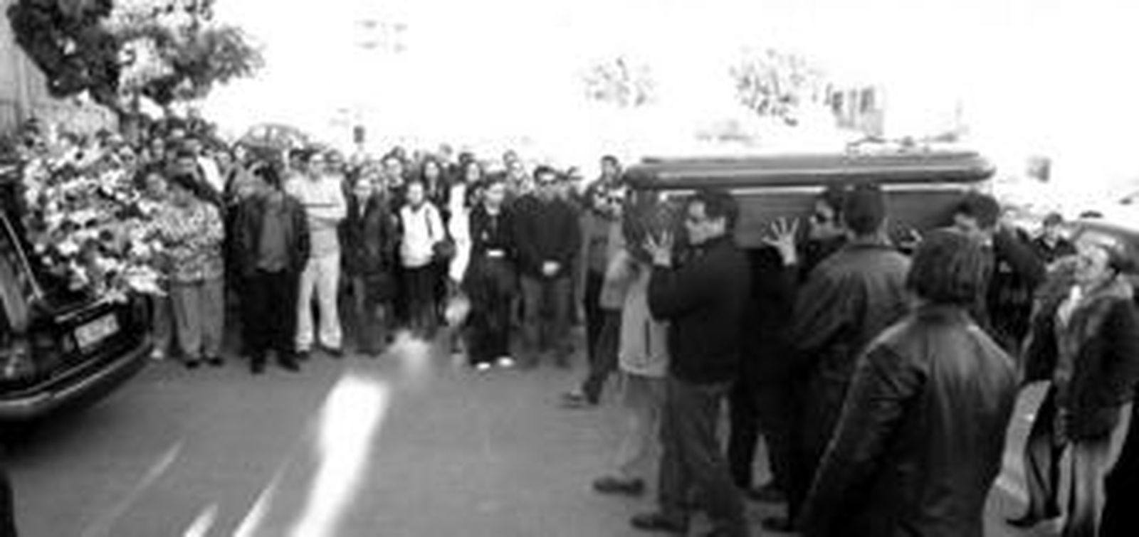 Imagen del féretro con los restos mortales del empresario Juan Asensio, asesinado en 2004.