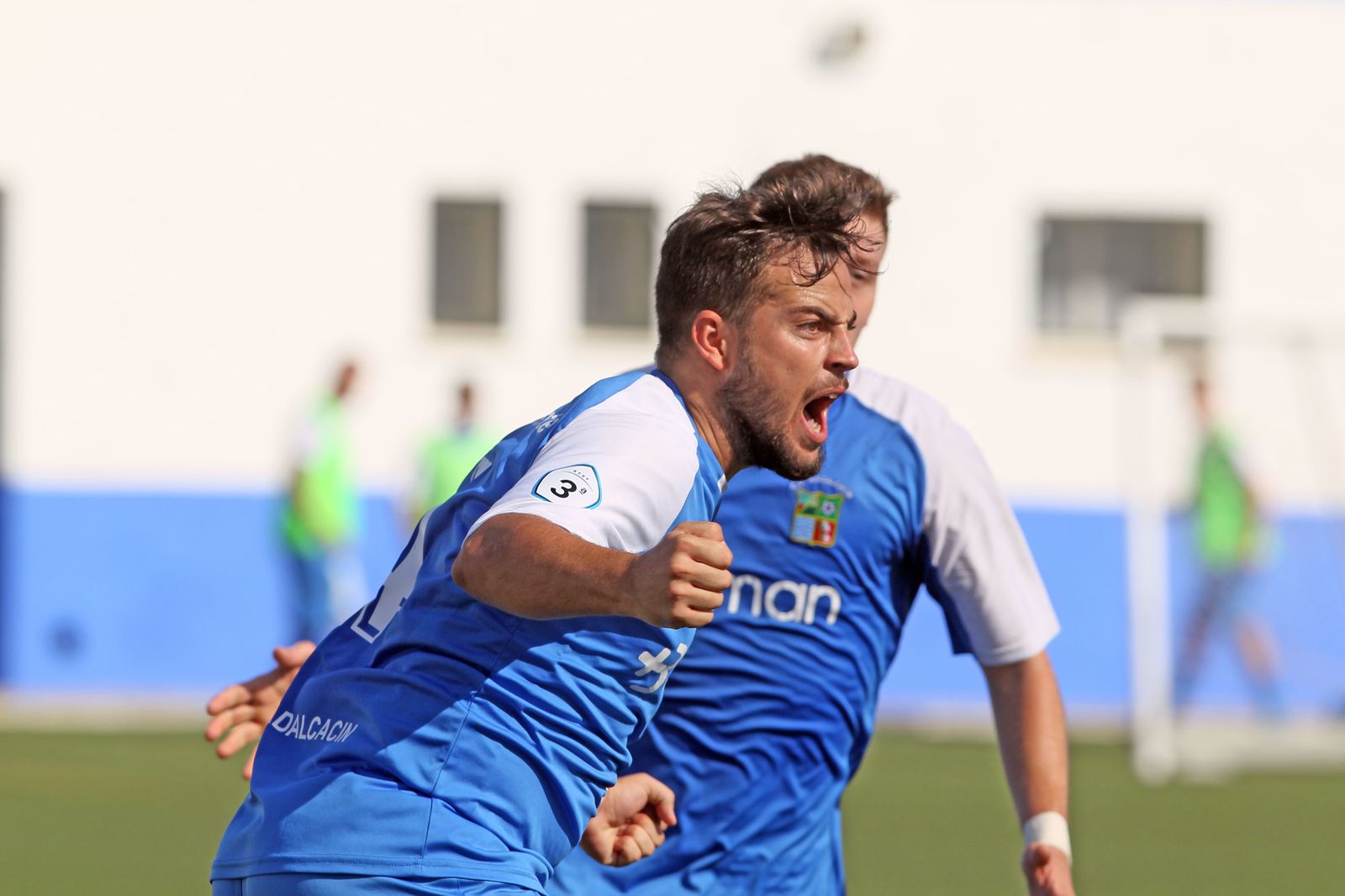 Rosales, celebrando con rabia el gol de penalti que adelantaba al Guada.