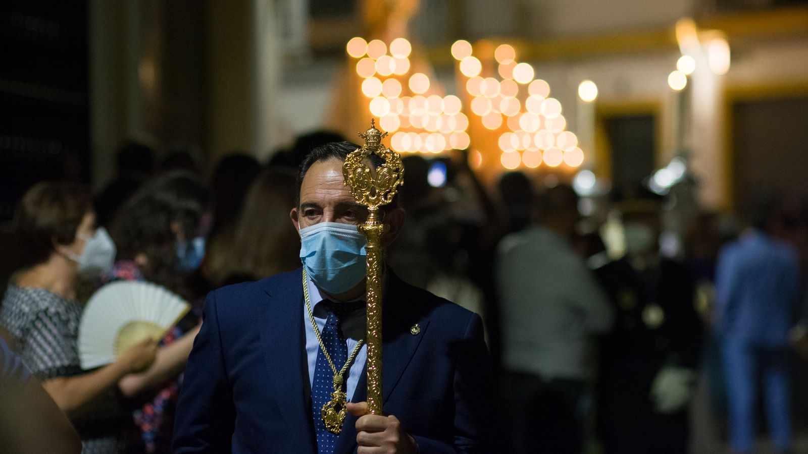 Camas vibra con su patrona en el regreso de las procesiones