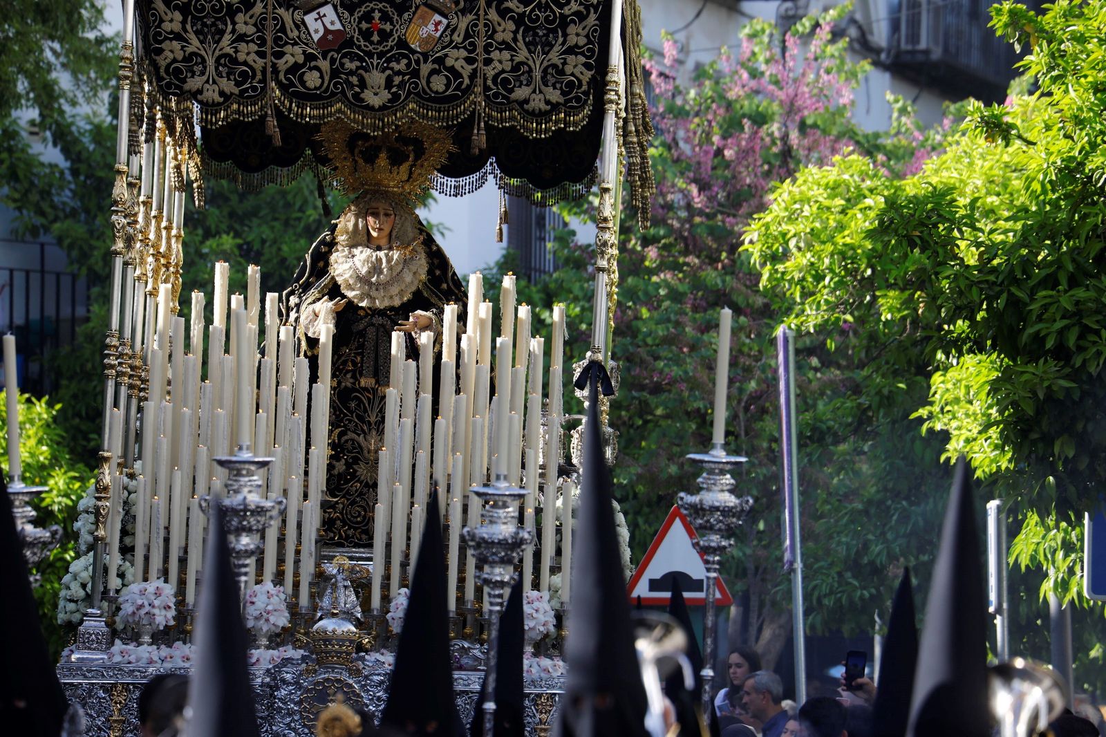 Jueves Santo en Córdoba: la procesión del Caído, en imágenes