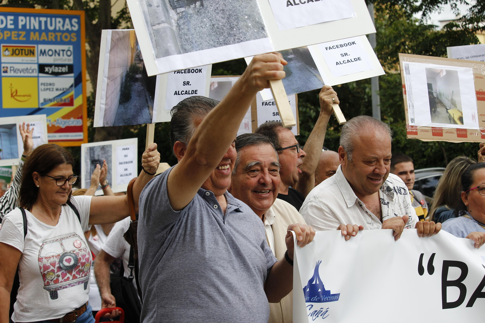 Fotos de la Manifestación de los vecinos de La Bajadilla.