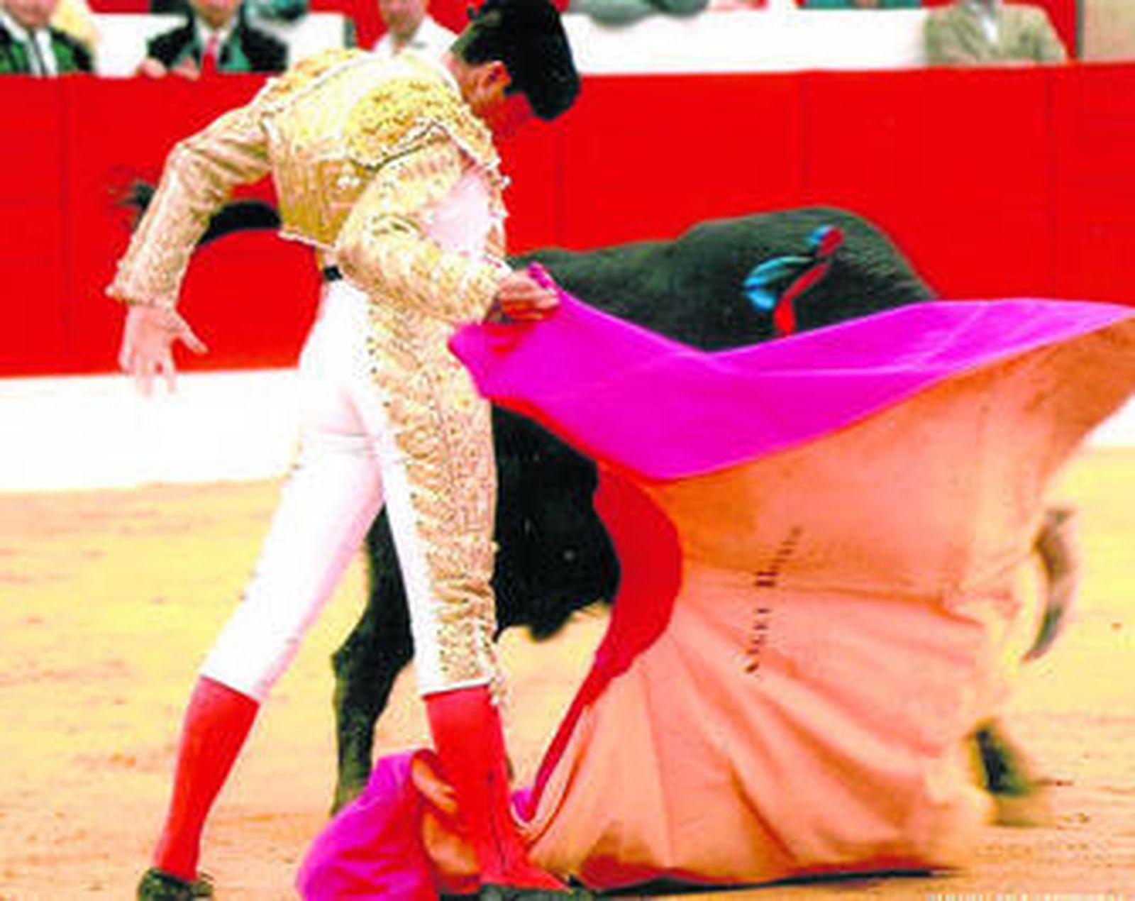 Ángel Romero suele rematar los lances de recibo con una personal larga que ya avisa de la fuente de su toreo.