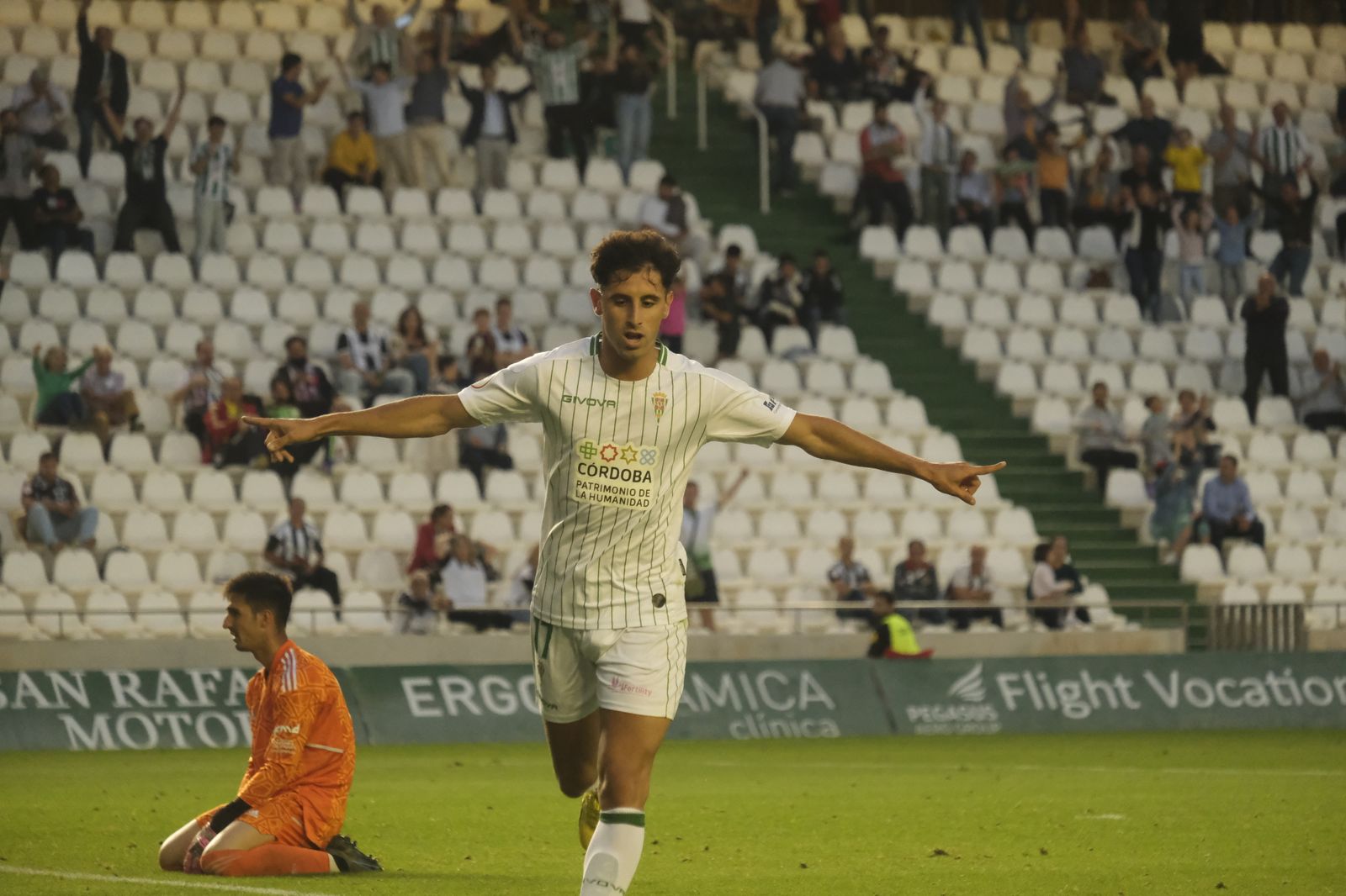 Las mejores fotos del ambiente en El Arcángel en el Córdoba CF - Badajoz