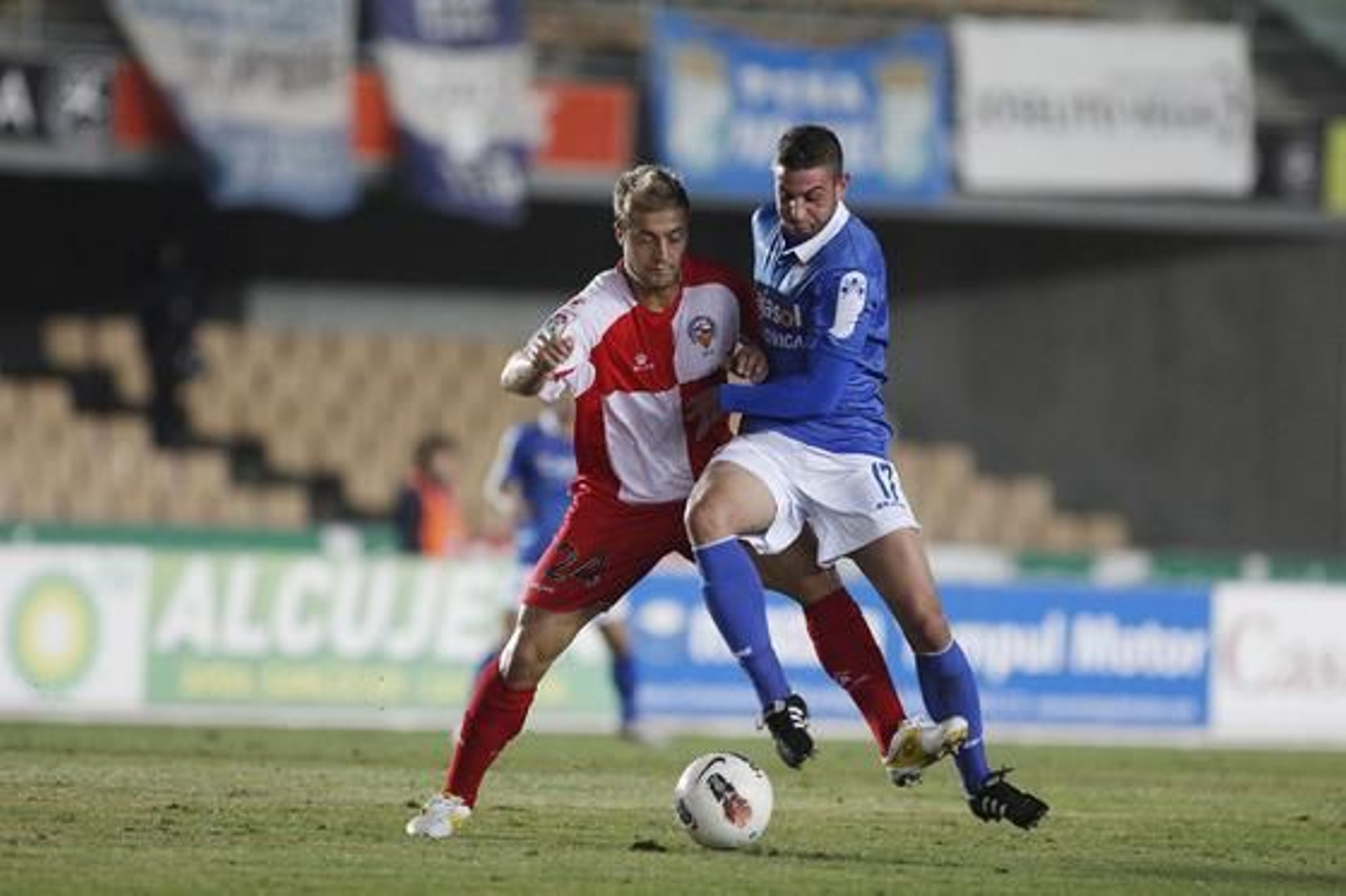 José Rueda, que ayer reaparecía, completó un gran encuentro pues dirigió el juego del Deportivo junto a Bruno y Capi.

Foto: Juan Carlos Toro