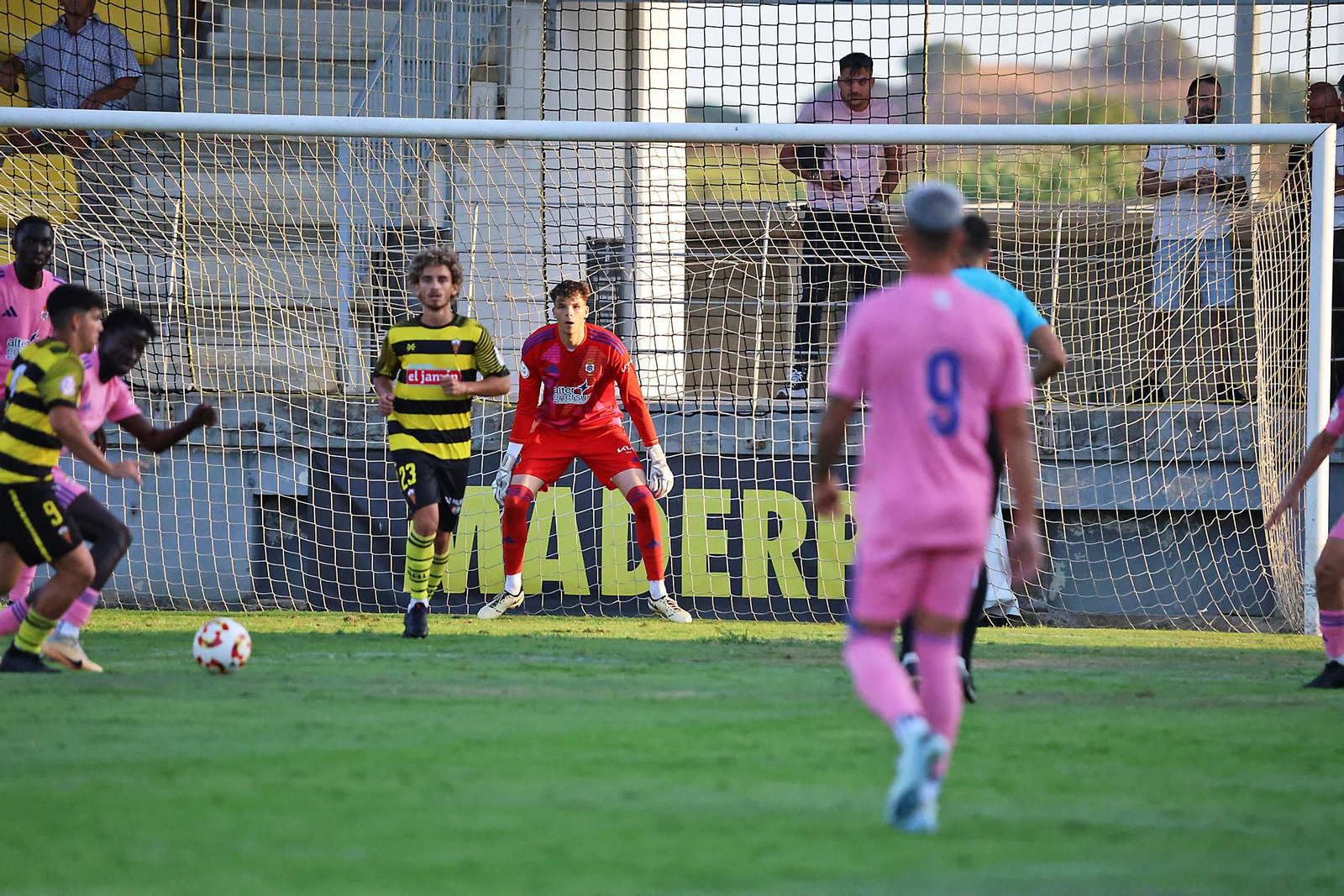 Imágenes del Trofeo de la Bella entre el San Roque de Lepe y el Recreativo de Huelva