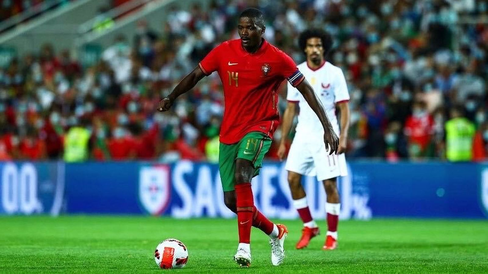 William Carvalho, en  un partido con Portugal.