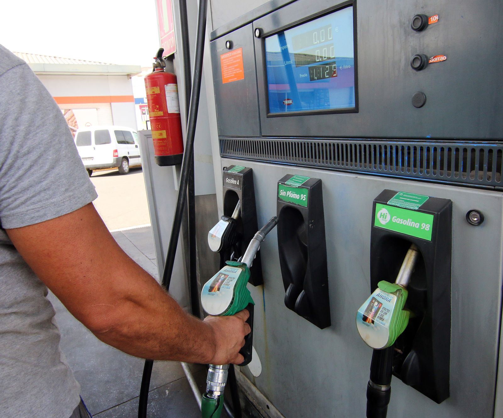 Imagen de archivo de un surtidor de gasolina.