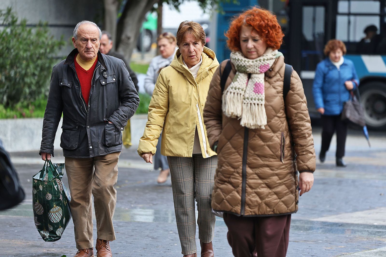 Las fotos del primer día de rebajas en El Corte Inglés de Huelva: frío, colas y descuentos