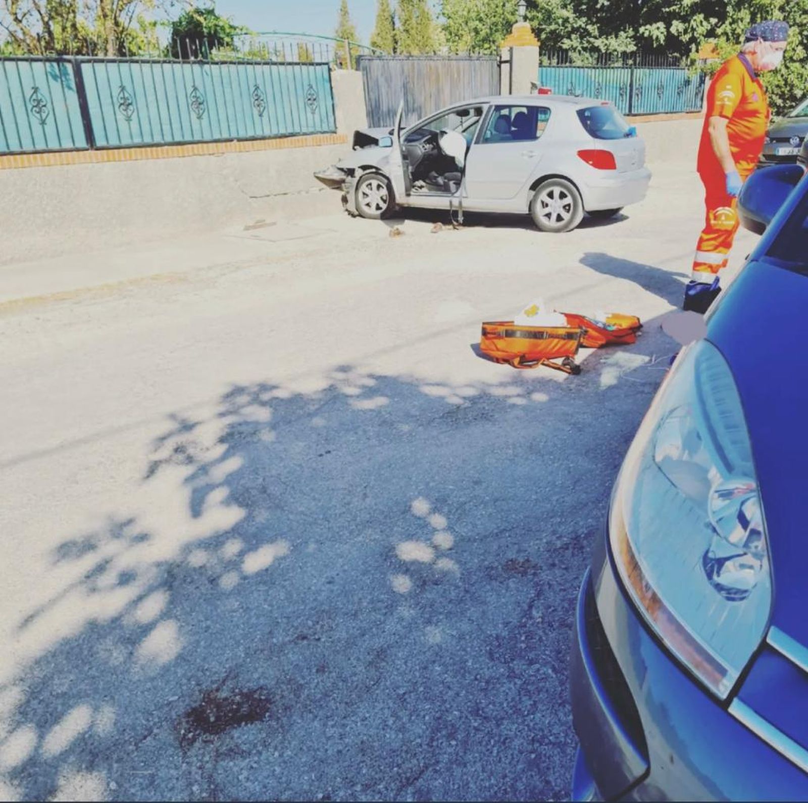 Muere un hombre de 77 años tras estrellarse con su vehículo contra una casa en Granada